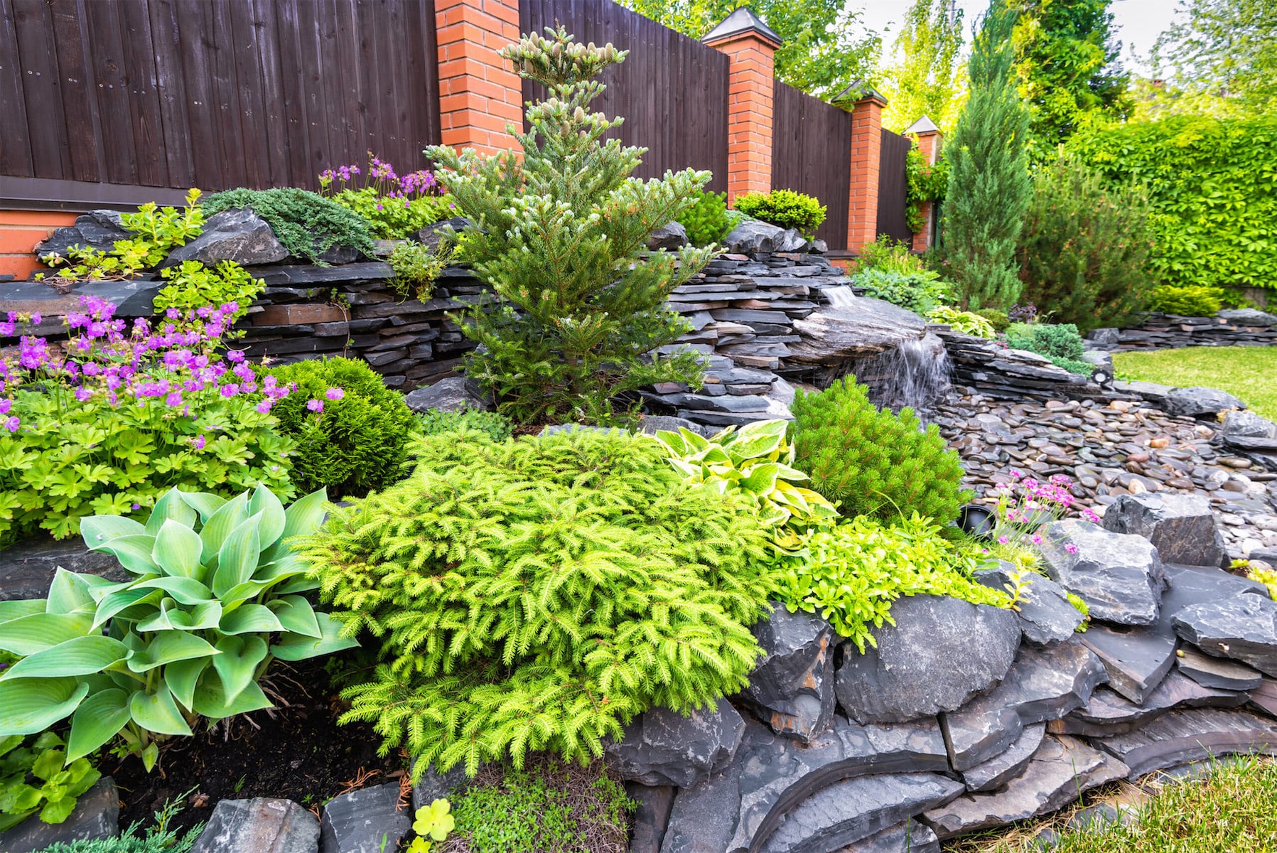 Creating a Stunning Outdoor Oasis: Landscaping Tips for Your North Carolina Home
